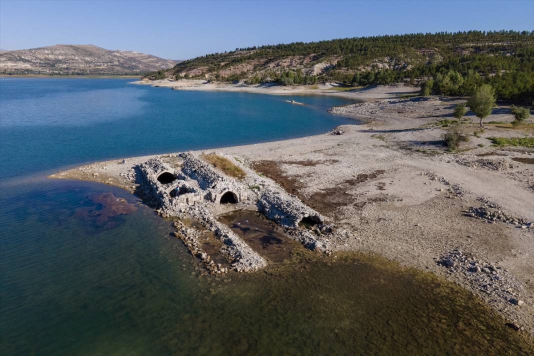 Barajda su çekildi, Selçuklu hanı ortaya çıktı 12