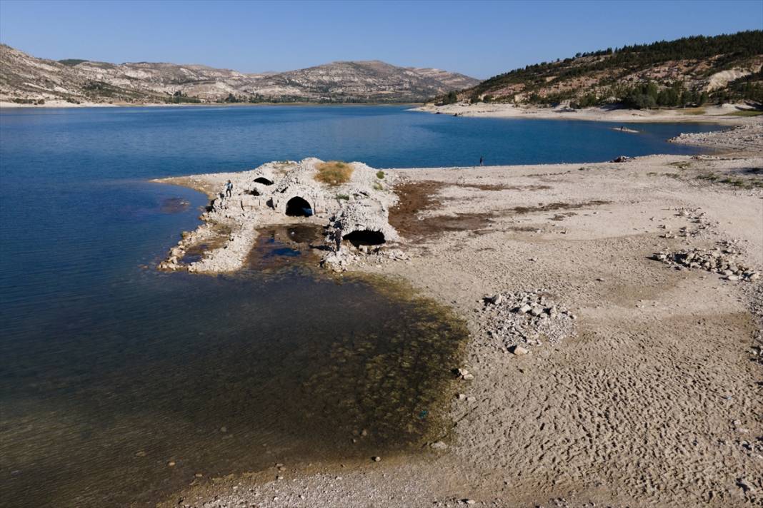 Barajda su çekildi, Selçuklu hanı ortaya çıktı 11