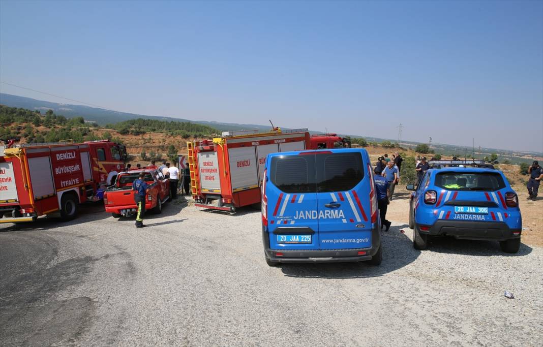 Denizli'de uçuruma yuvarlanan otomobildeki 4 kişi öldü 7