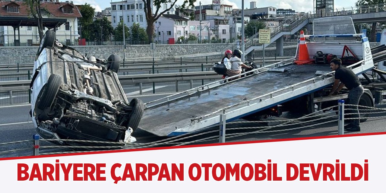 Fatih'te bariyere çarpan otomobil devrildi